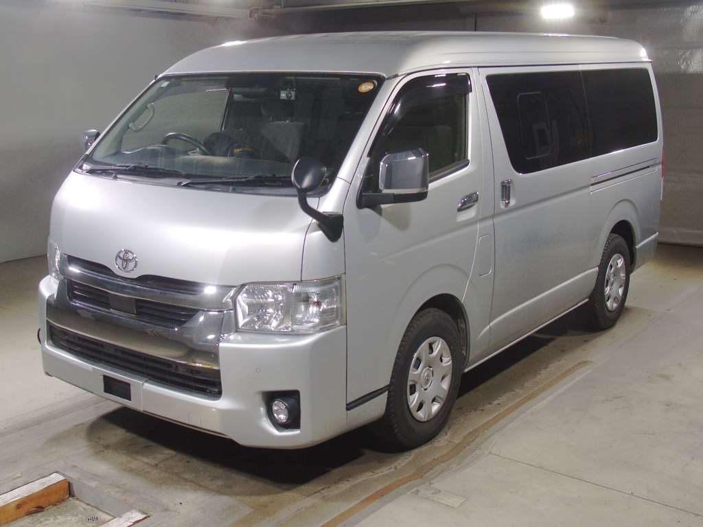 TOYOTA HIACE