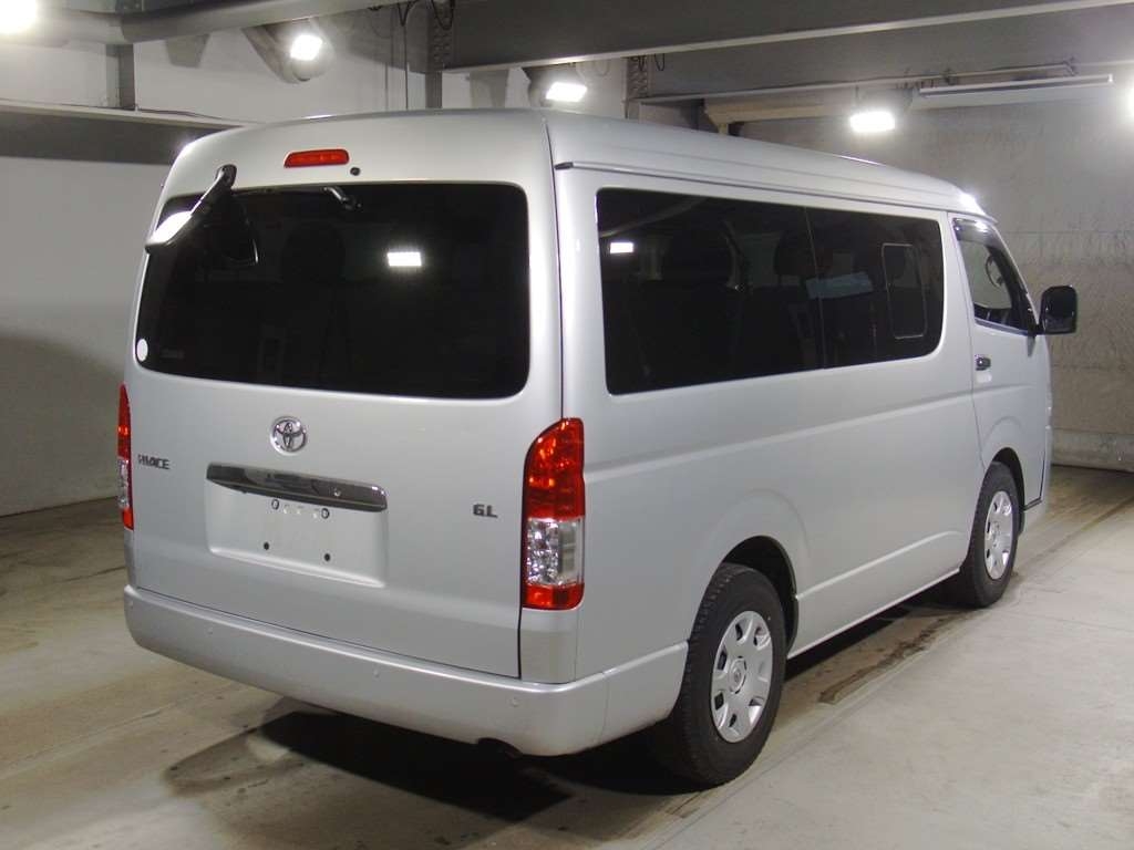 TOYOTA HIACE