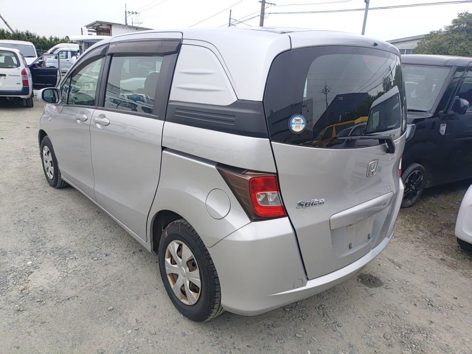 HONDA FREED SPIKE