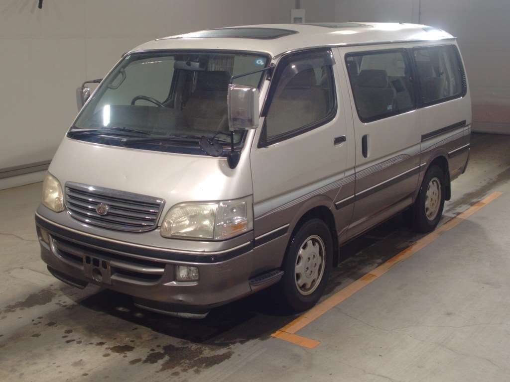 TOYOTA HIACE