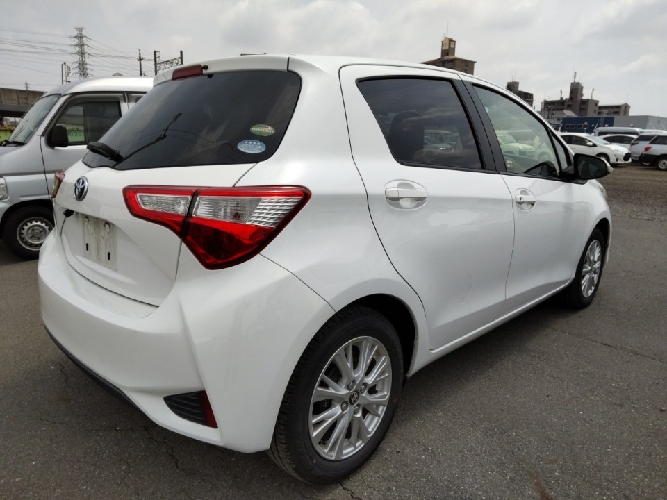 TOYOTA VITZ