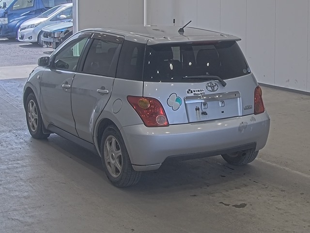 TOYOTA IST