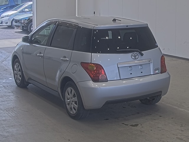 TOYOTA IST