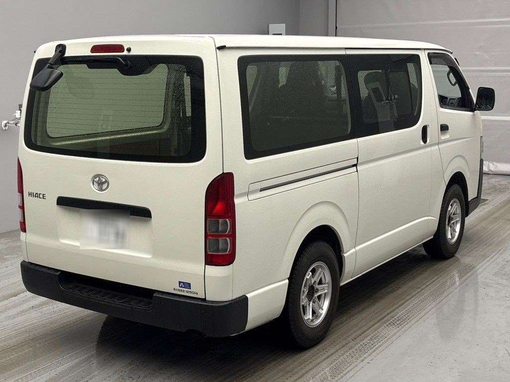 TOYOTA REGIUS ACE