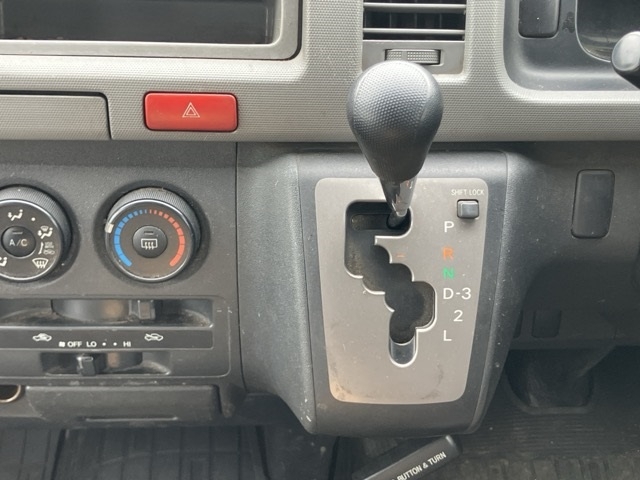 TOYOTA REGIUS ACE