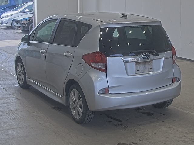 SUBARU TREZIA