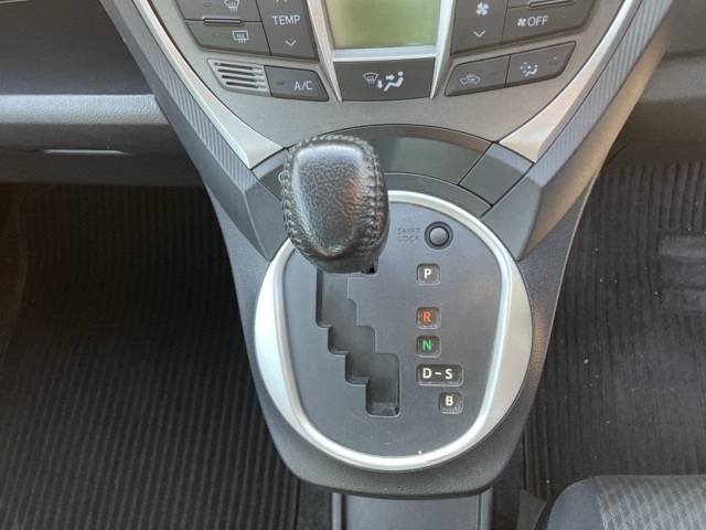 SUBARU TREZIA