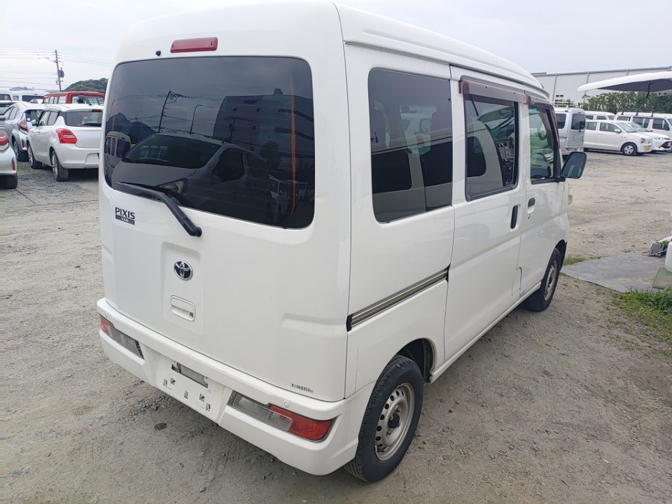 TOYOTA PIXIS VAN