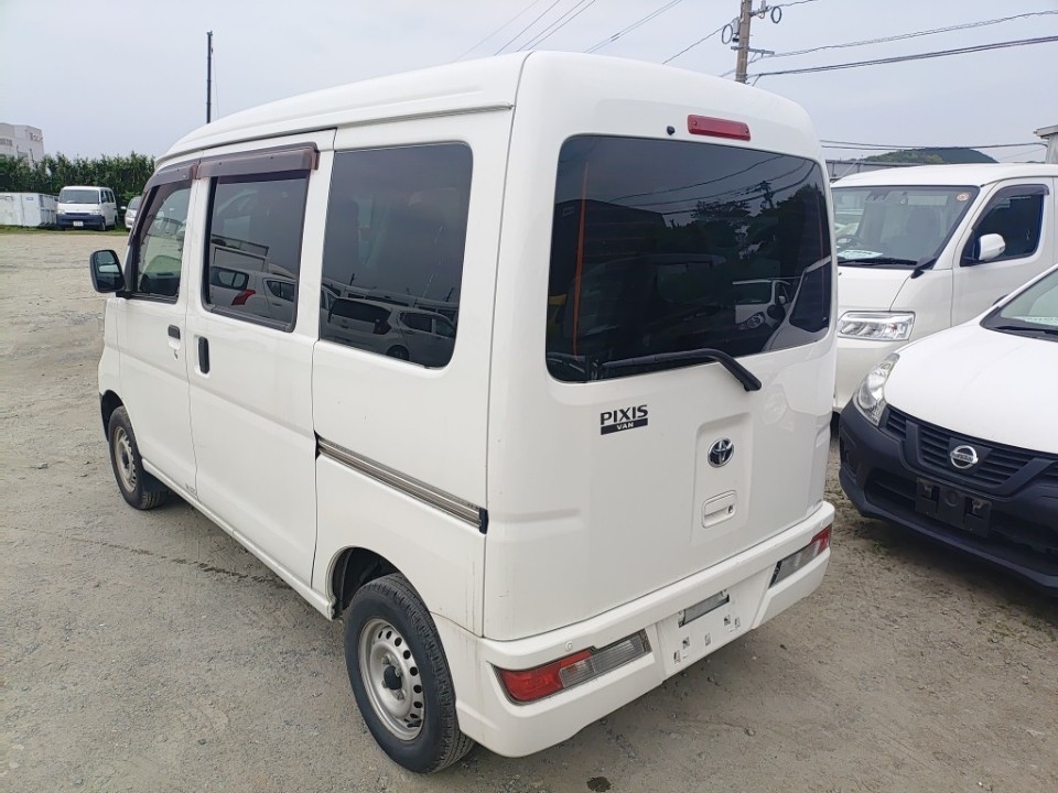 TOYOTA PIXIS VAN