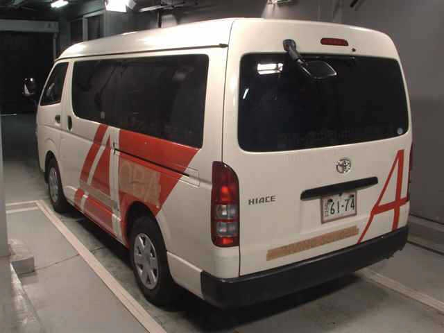TOYOTA HIACE