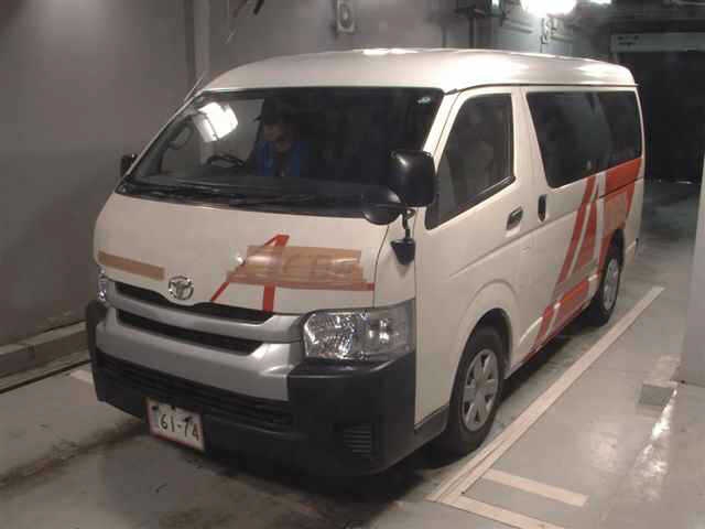 TOYOTA HIACE