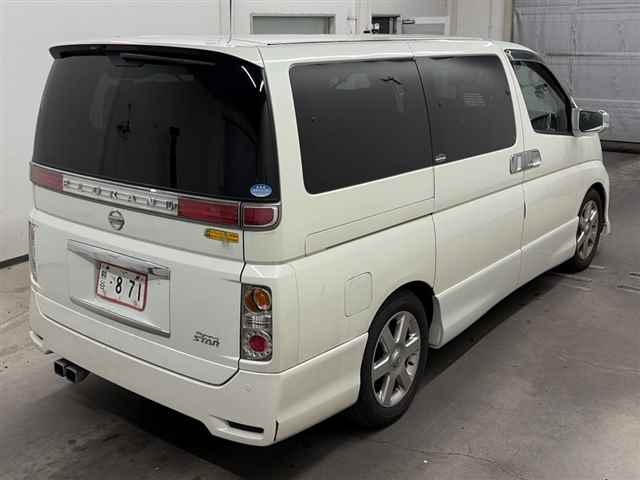 NISSAN ELGRAND