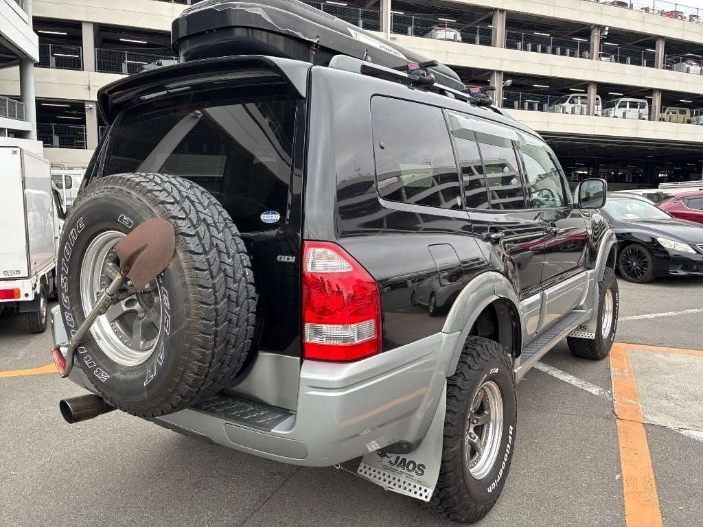 MITSUBISHI PAJERO