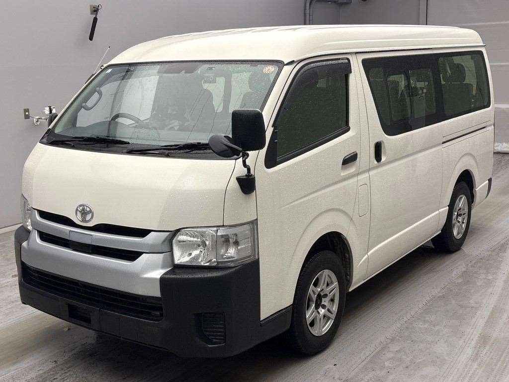 TOYOTA HIACE