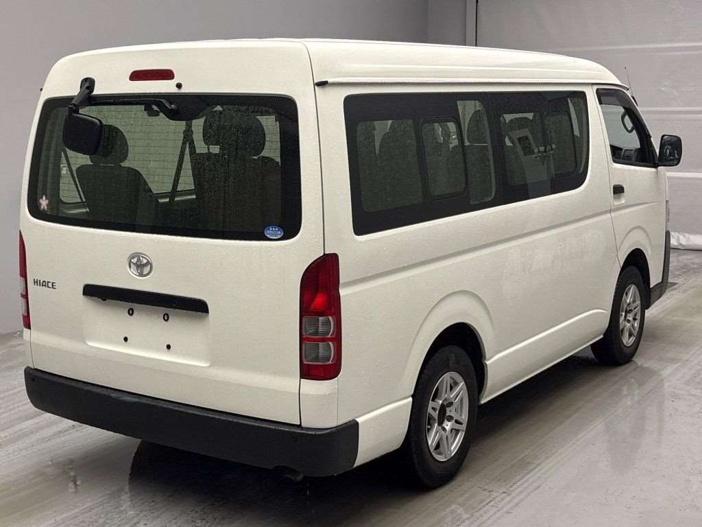 TOYOTA HIACE