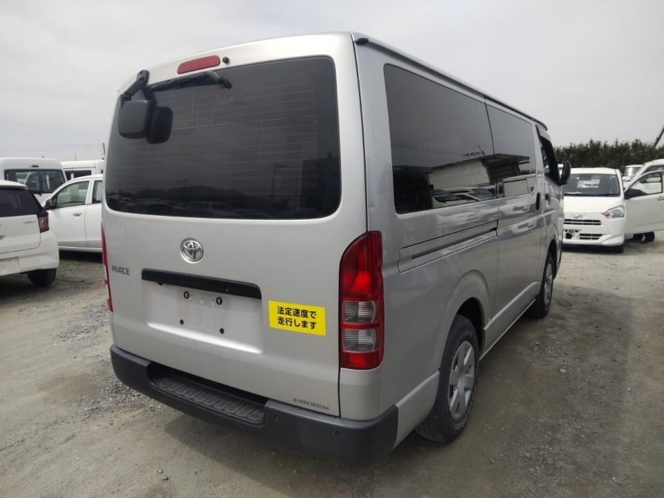 TOYOTA REGIUS ACE
