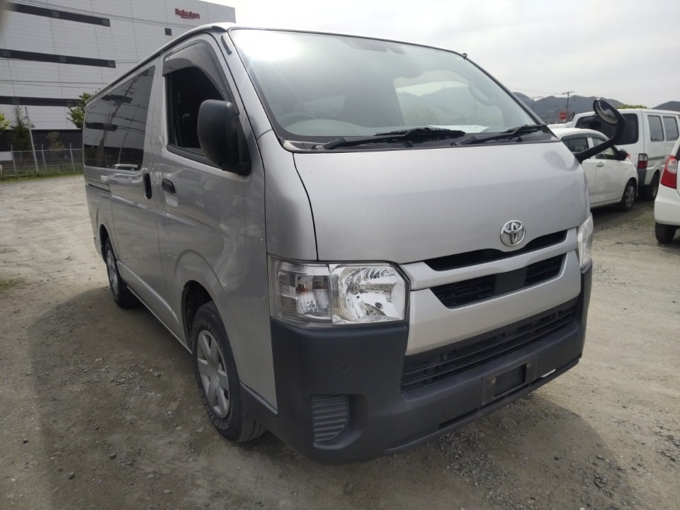 TOYOTA REGIUS ACE