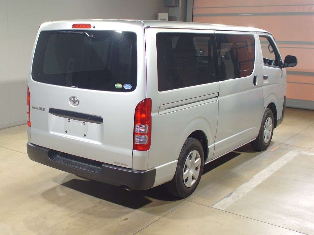TOYOTA REGIUS ACE