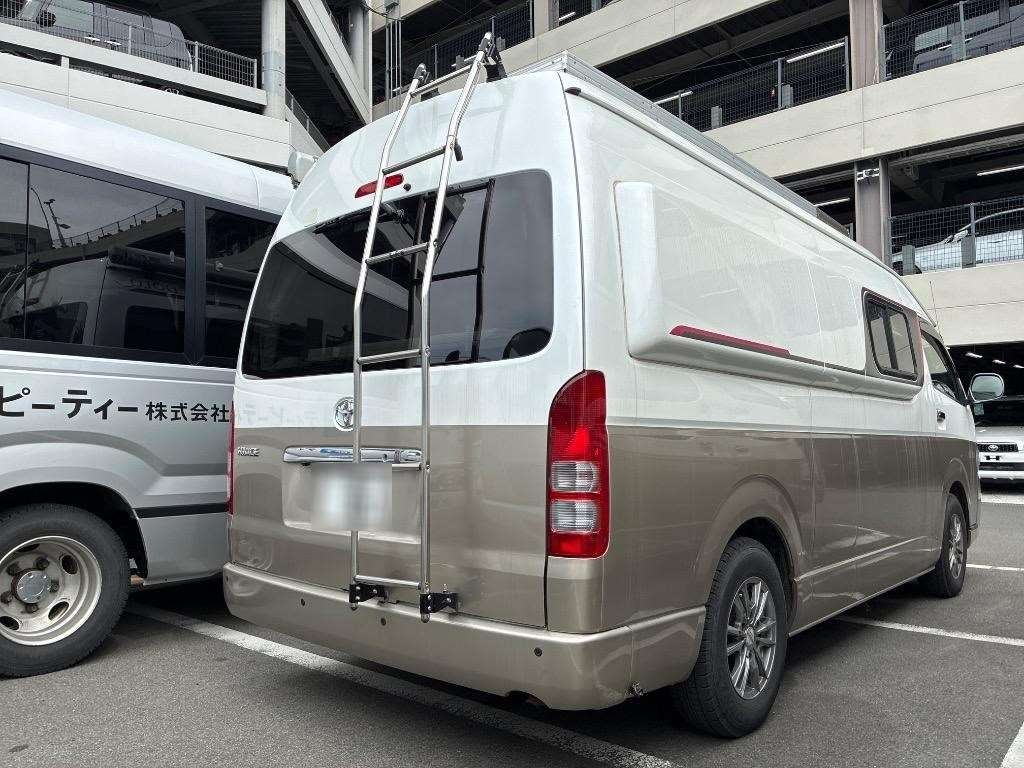 TOYOTA REGIUS ACE