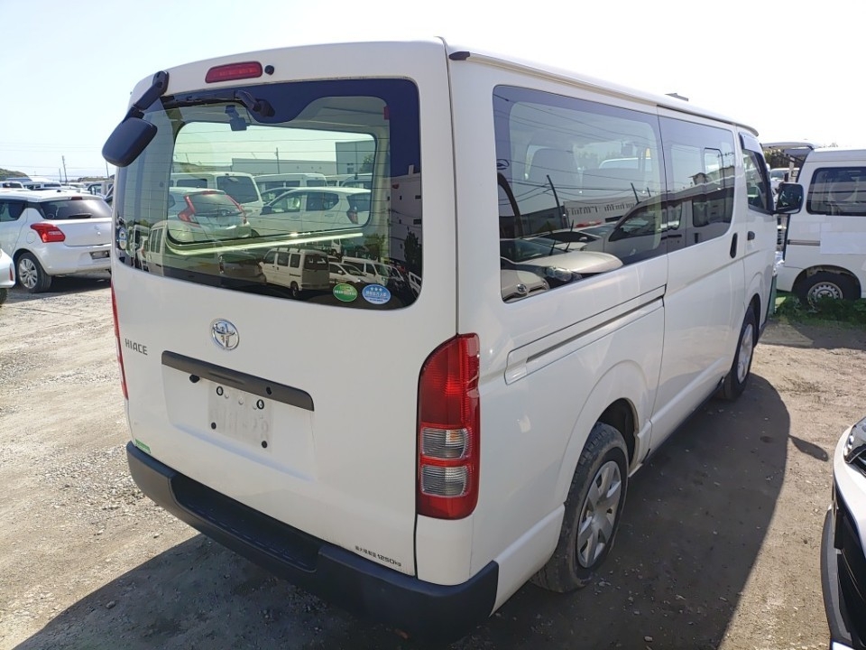 TOYOTA REGIUS ACE