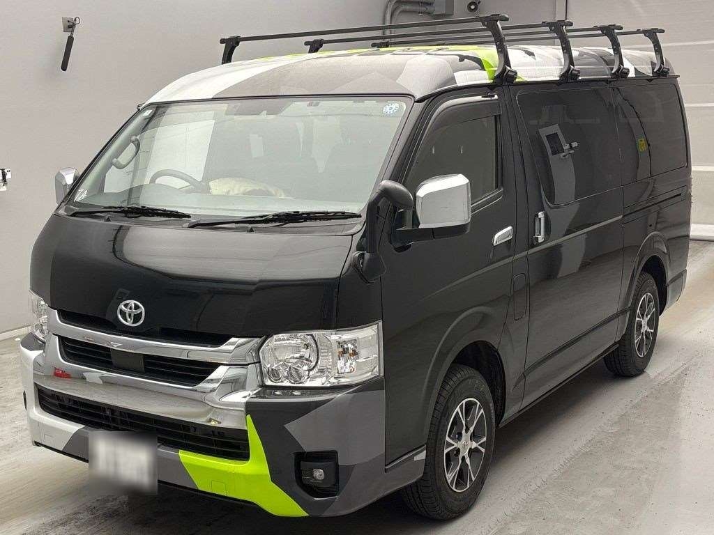 TOYOTA HIACE