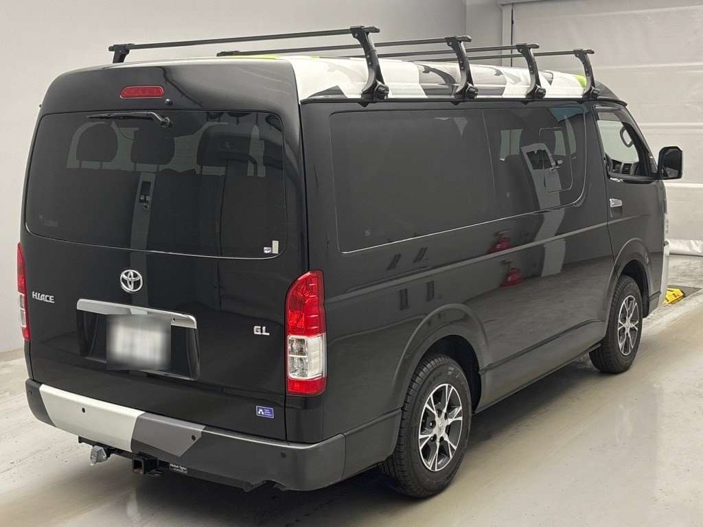 TOYOTA HIACE