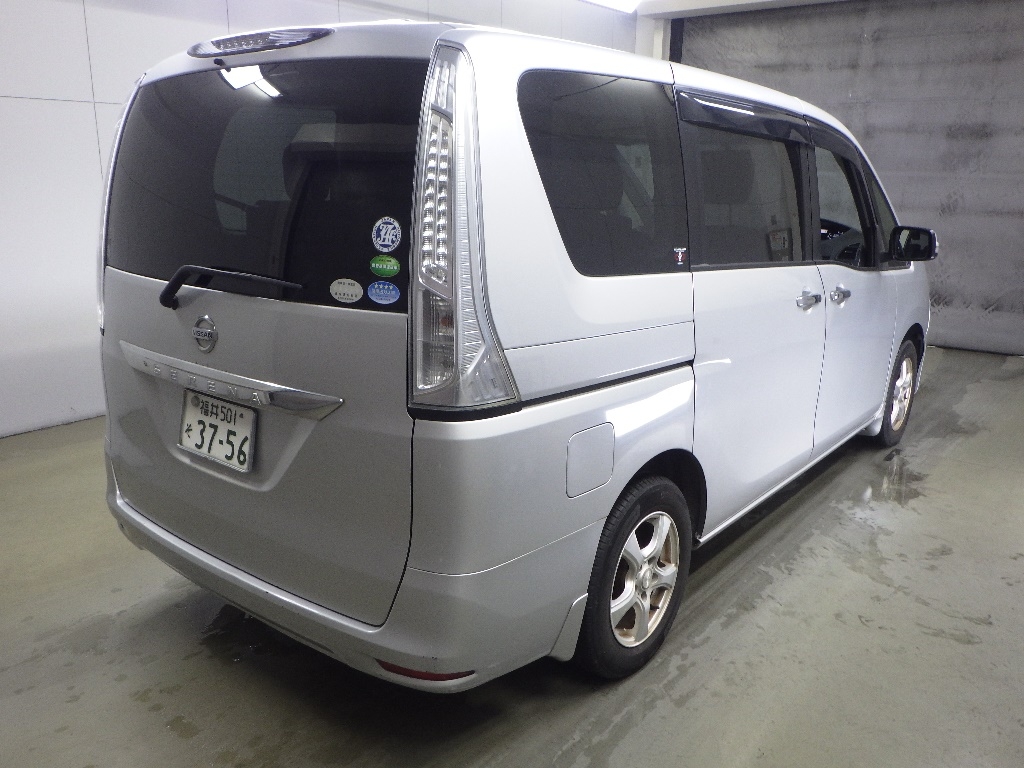 NISSAN SERENA