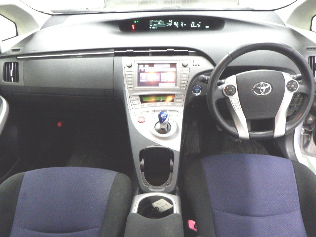 TOYOTA PRIUS