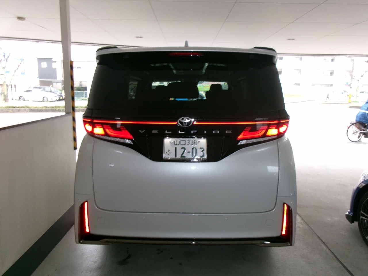 TOYOTA VELLFIRE