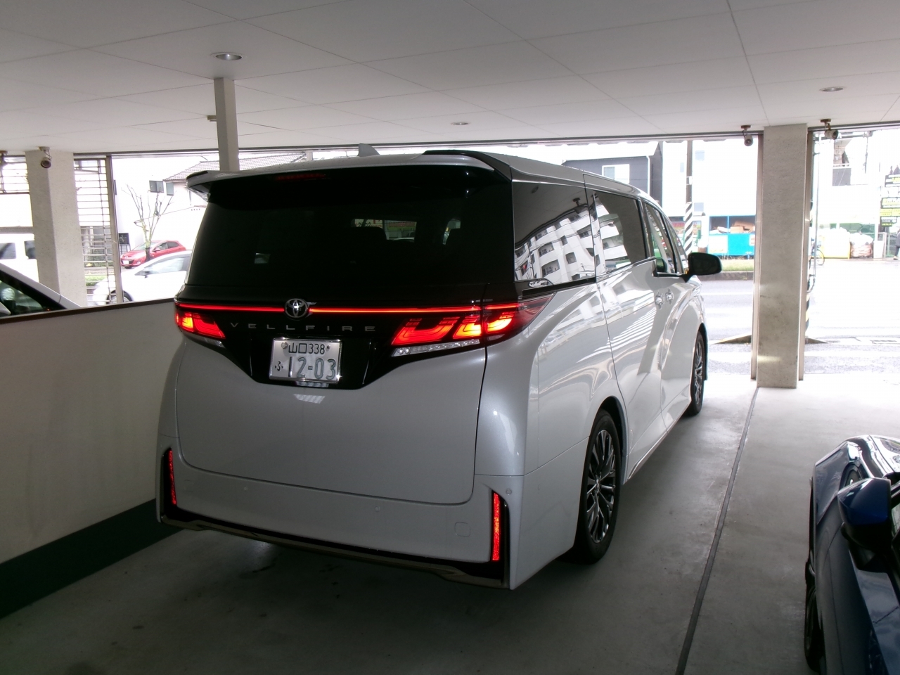 TOYOTA VELLFIRE