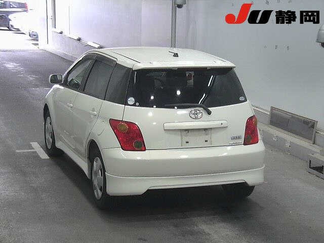 TOYOTA IST