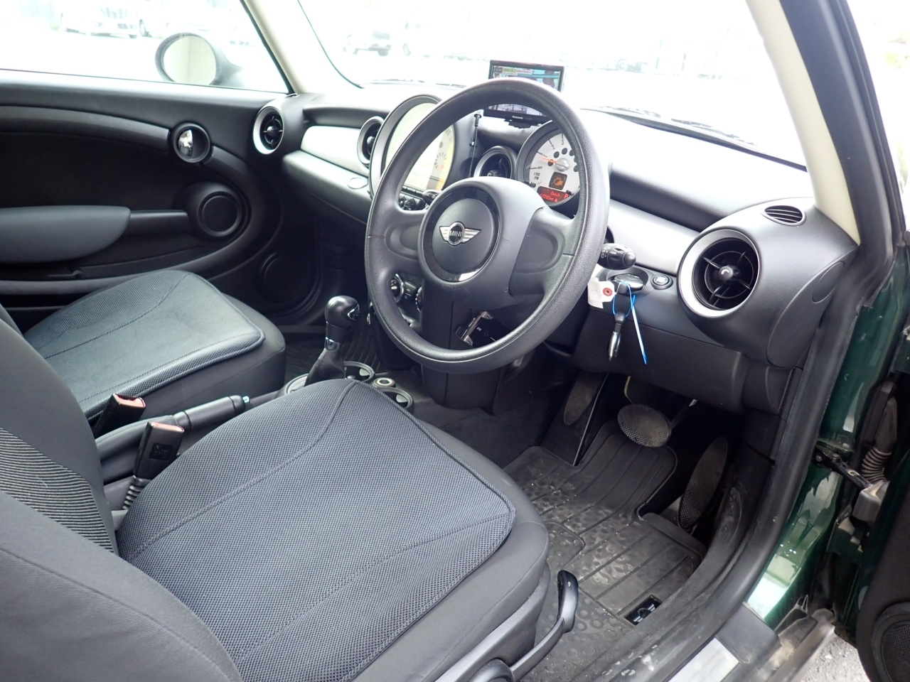 MINI HATCH