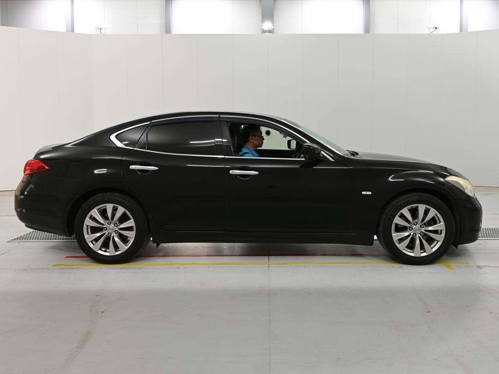 NISSAN FUGA