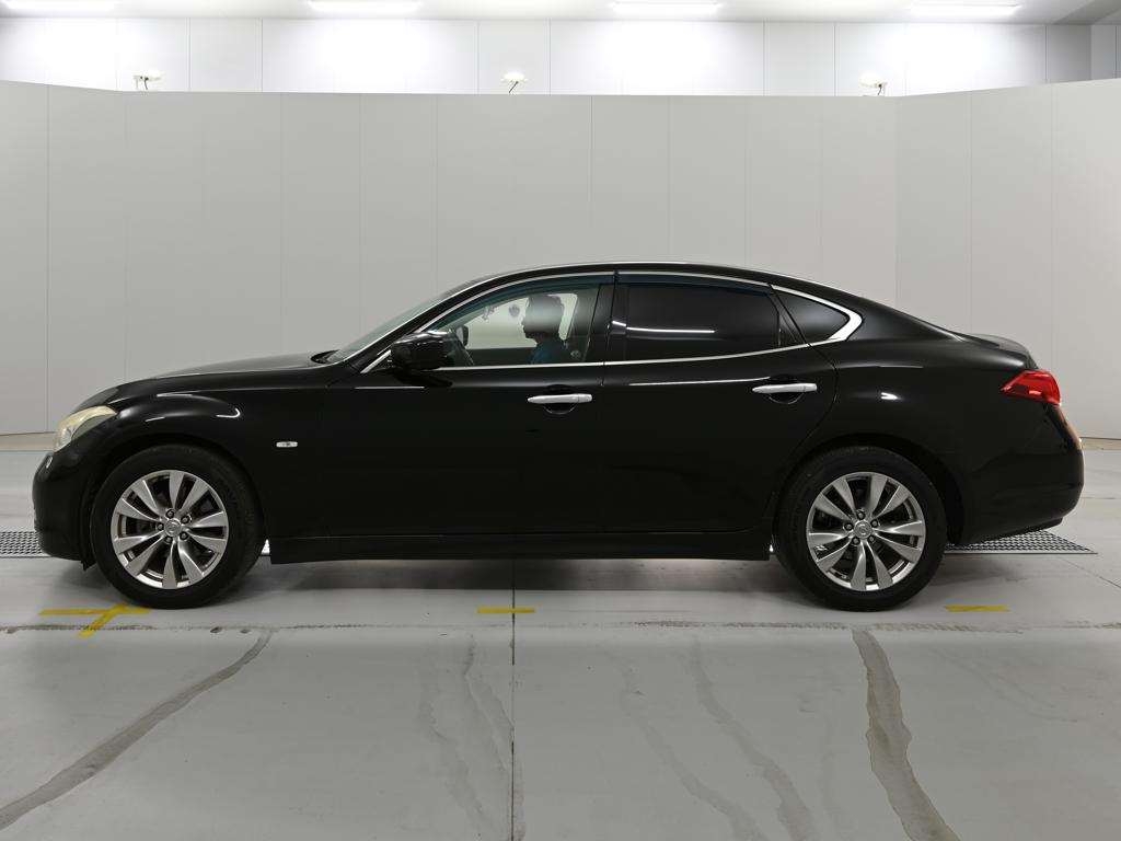 NISSAN FUGA