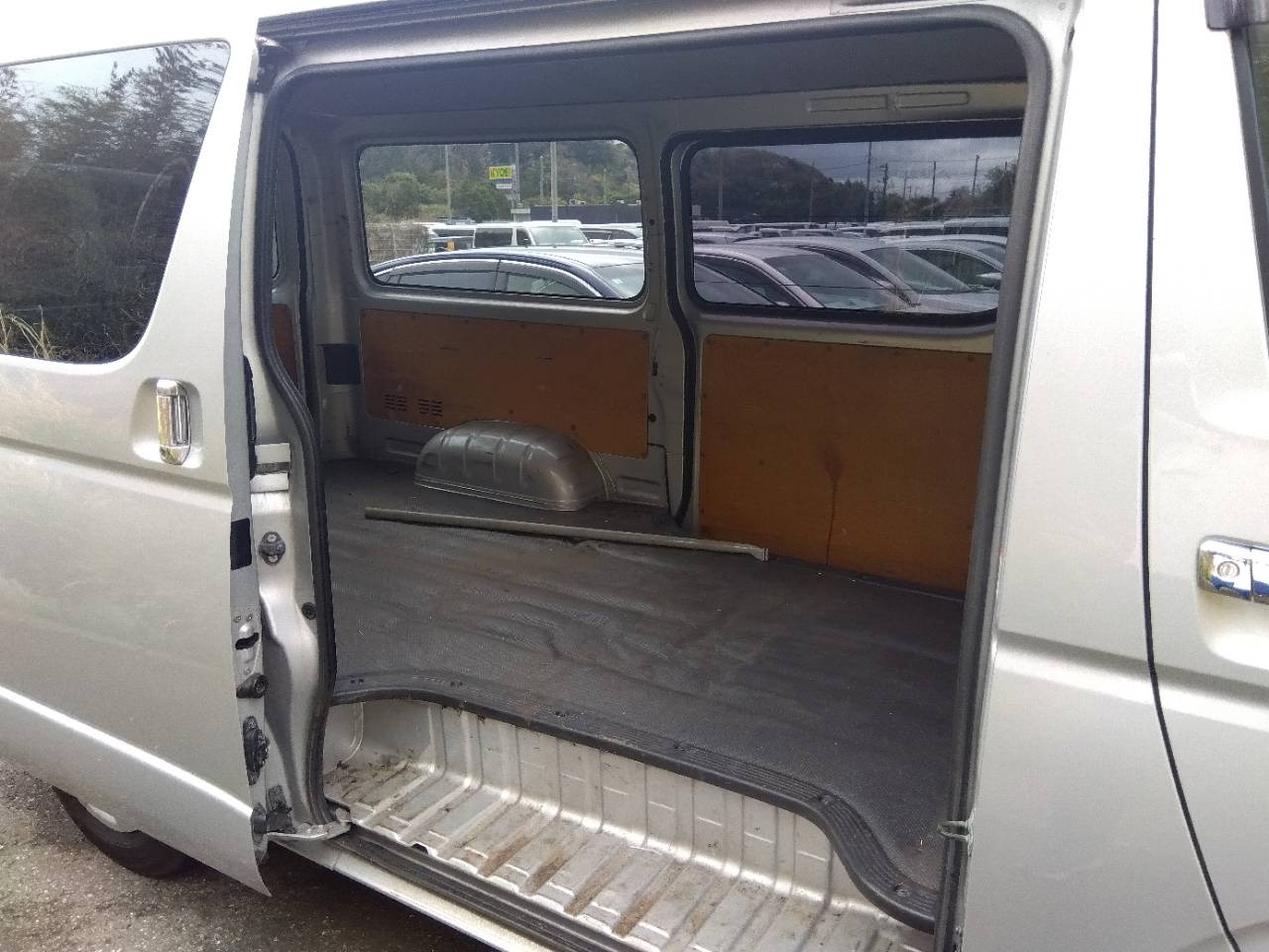 TOYOTA REGIUS ACE