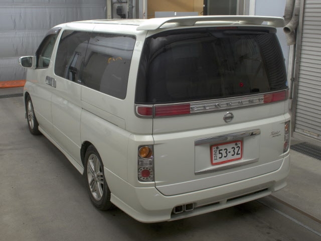 NISSAN ELGRAND