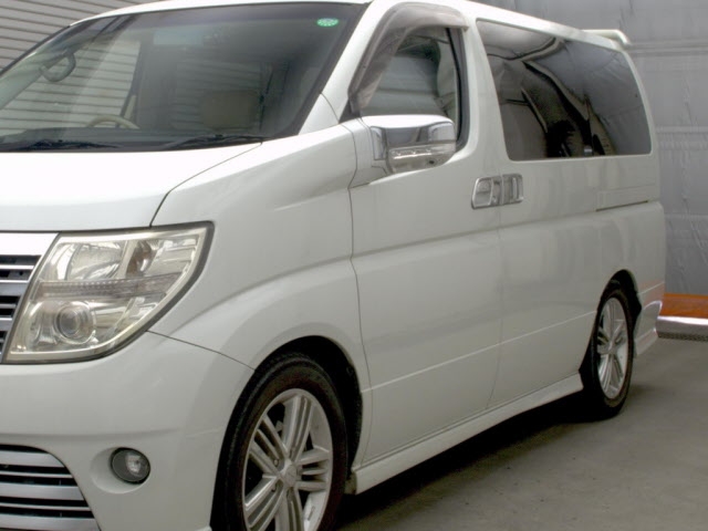 NISSAN ELGRAND