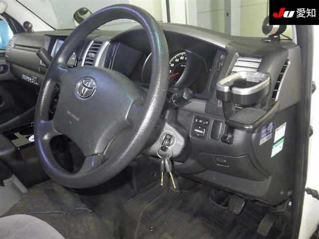 TOYOTA REGIUS ACE
