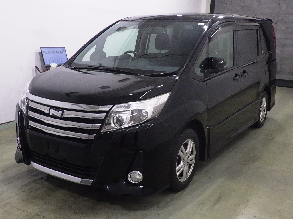 TOYOTA NOAH