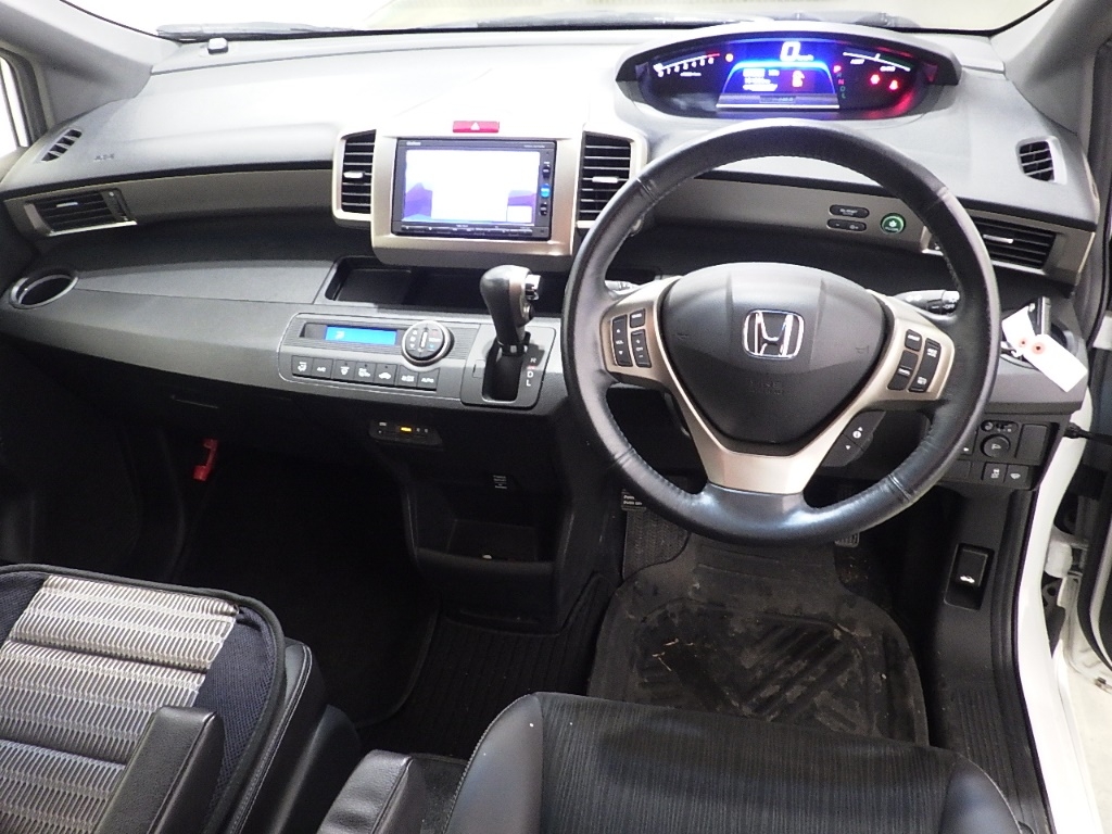 HONDA FREED SPIKE