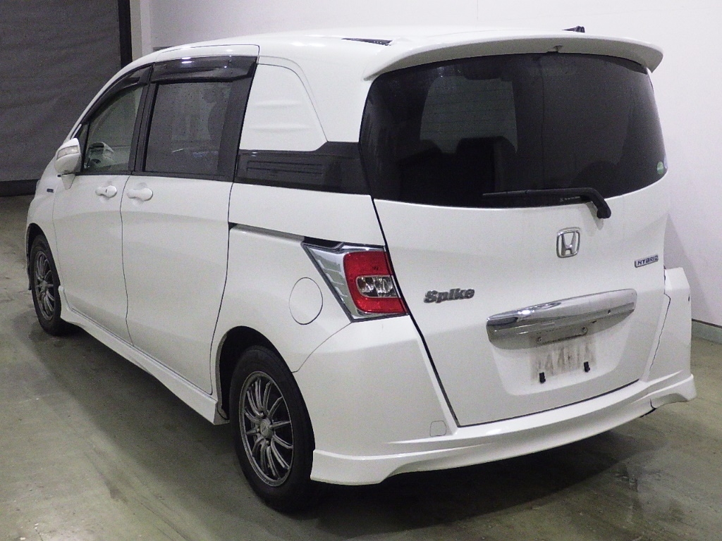 HONDA FREED SPIKE