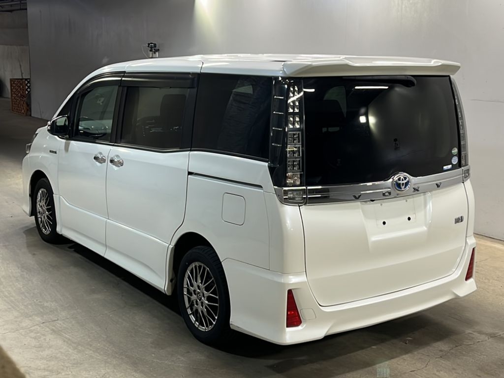 TOYOTA VOXY