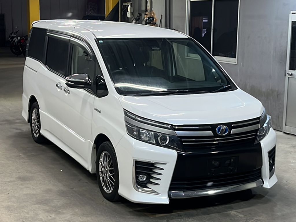 TOYOTA VOXY