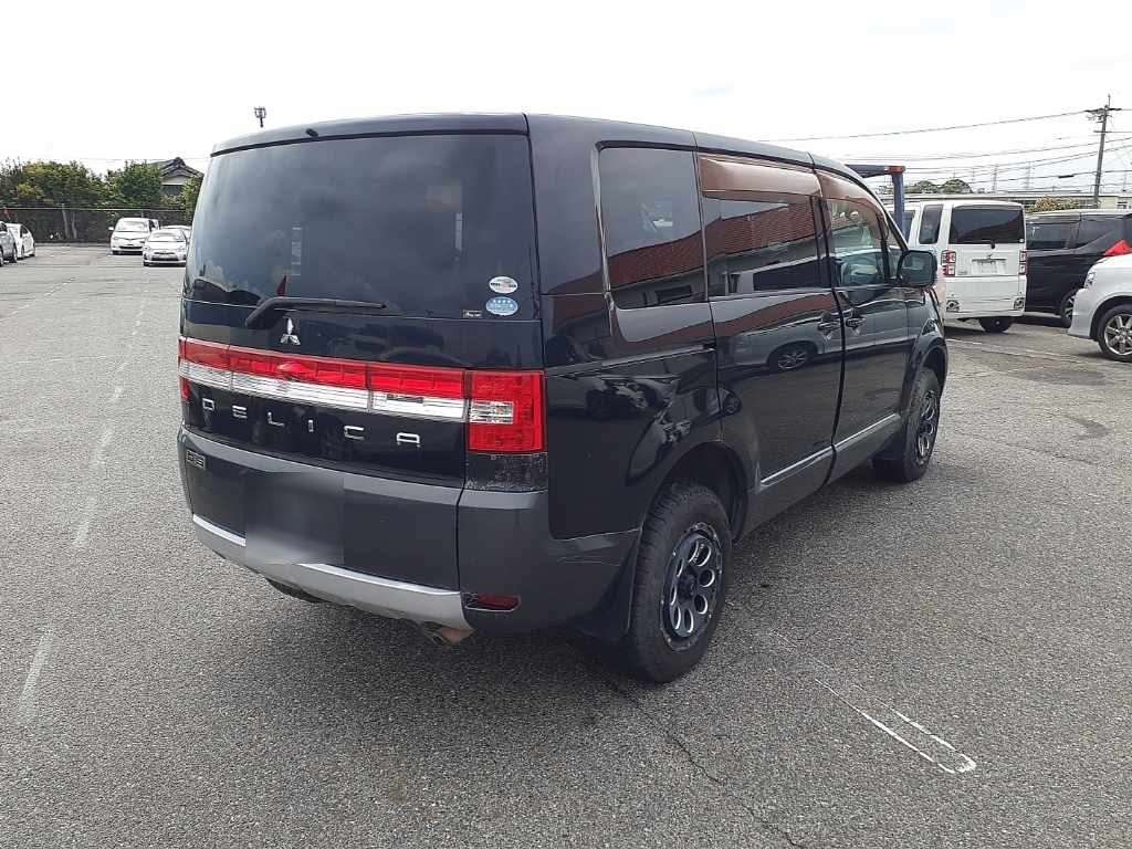 MITSUBISHI DELICA D:5
