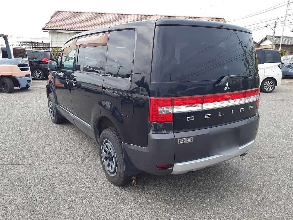 MITSUBISHI DELICA D:5