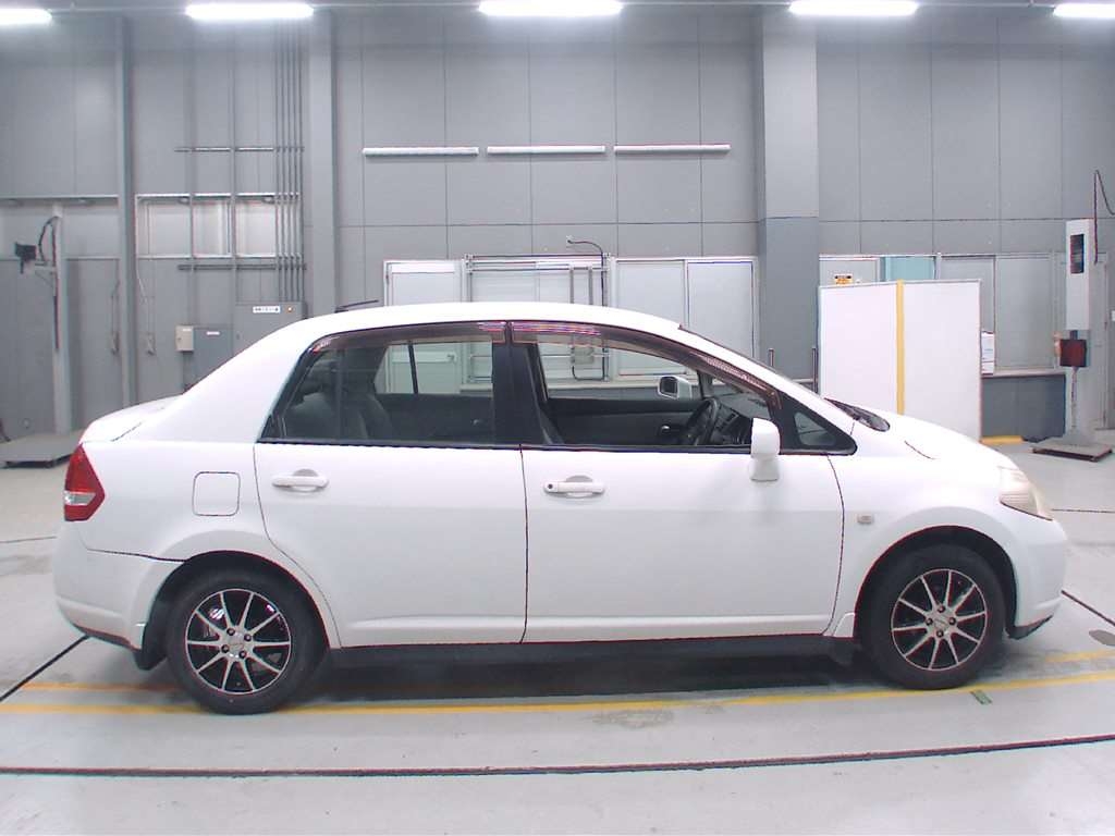 NISSAN TIIDA LATIO
