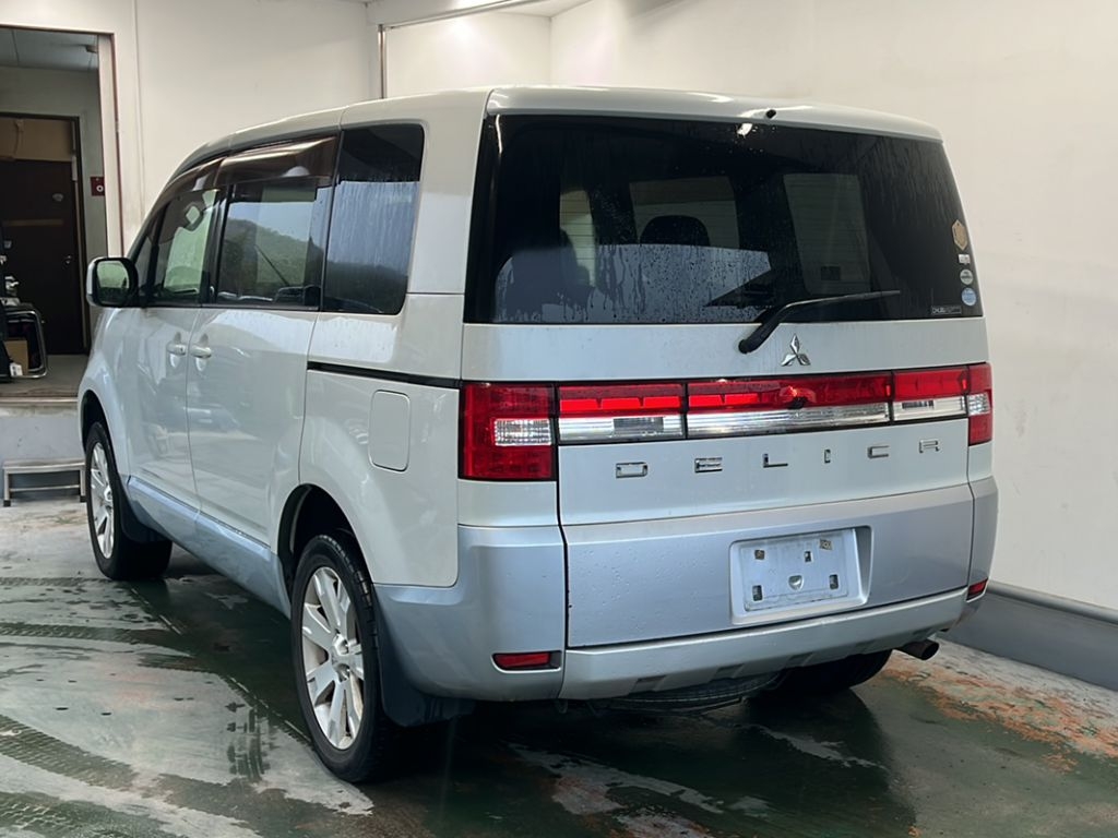 MITSUBISHI DELICA D:5