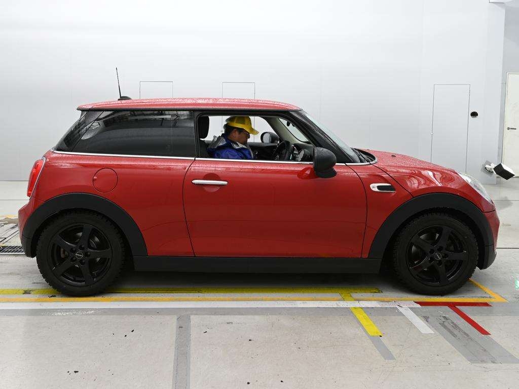 MINI HATCH