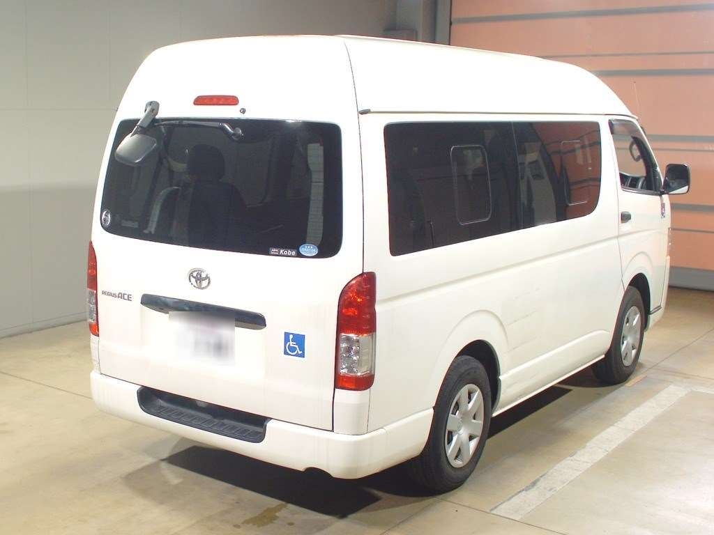 TOYOTA REGIUS ACE