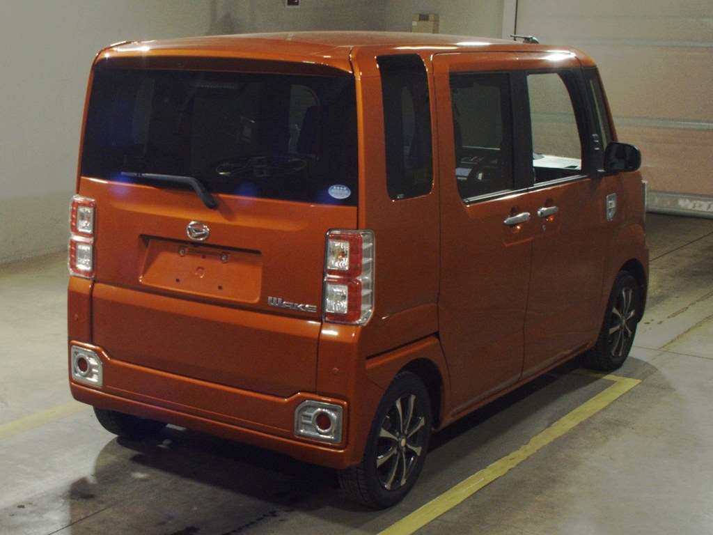 DAIHATSU WAKE